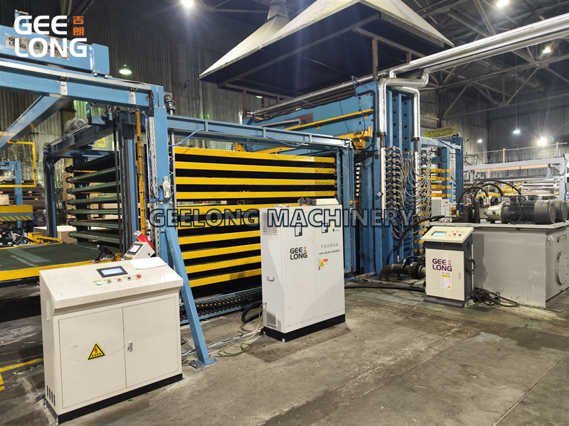 M&aacute;quina autom&aacute;tica de linha de prensagem a quente de compensado revestido com filme (3)