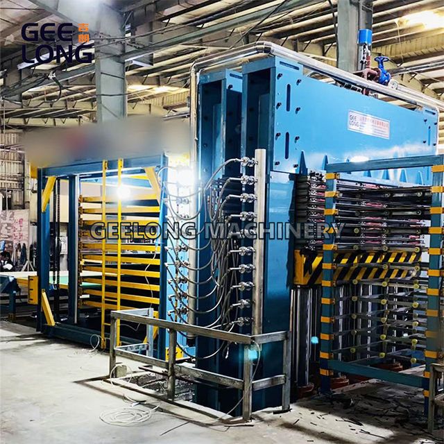 Máquina de prensagem a quente de madeira compensada enfrentada com filme resistente de estrutura dupla